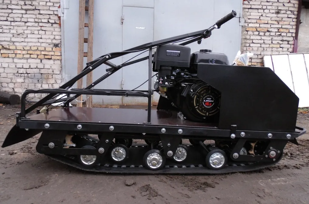 Мотобуксировщик AhtaR Зима 15 л/с с вариатором